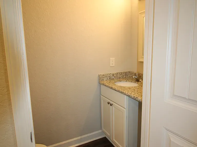 Crepe Myrtle Apartments — Photo 6