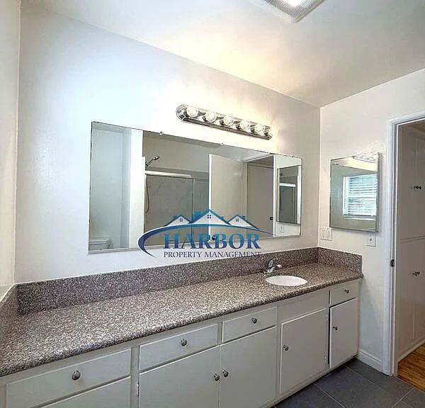 943 W 13th St #B — Photo 11