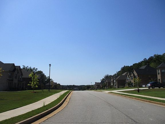 5th image of 256 Aylesbury Blvd