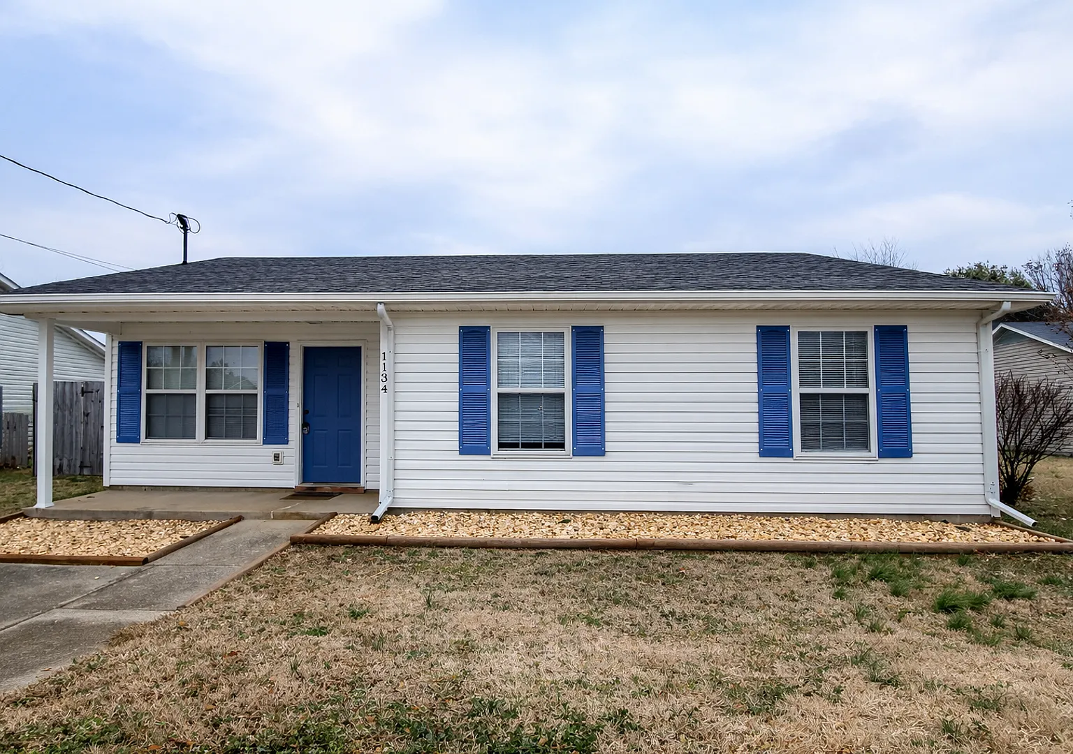 $1250 - 3 Bedroom 1 Bath Home offering Sunroom! — Photo 1