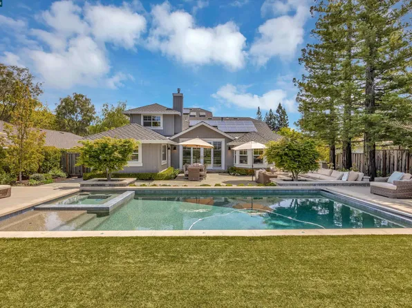 5 Teodora Ct, Moraga, CA 94556