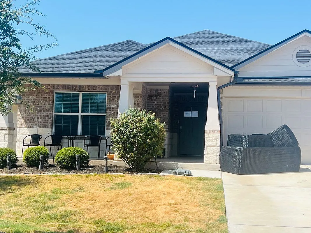 4 bed, 2.0 bath, 2020 sqft, $2,000 — Photo 1
