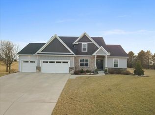 14541 Knob Hill Dr, Heyworth, IL 61745