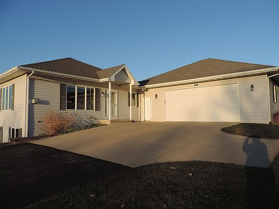 5th image of 2868 Nicolet Dr