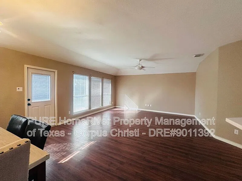 3 bed, 2.0 bath, 1619 sqft, $2,100 — Photo 3