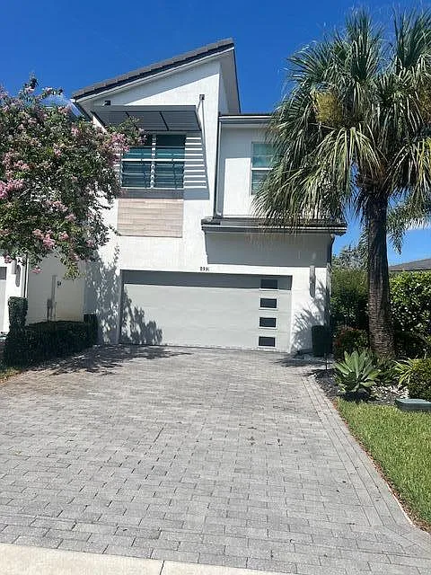 3 bed, 2.5 bath, 2096 sqft, $3,600 — Photo 1