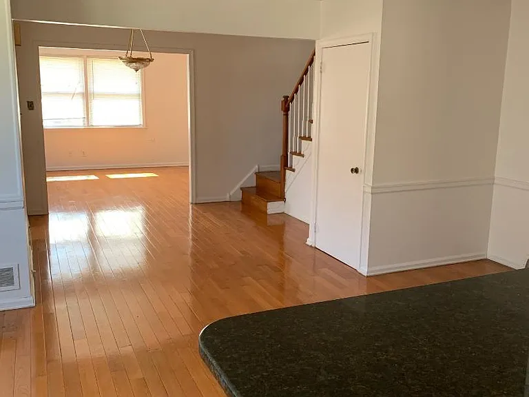 639 Barnes St — Photo 3