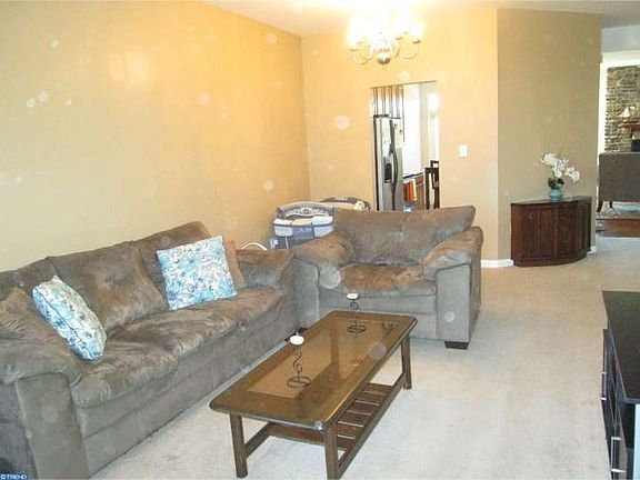 3rd image of 108 N Savanna Dr
