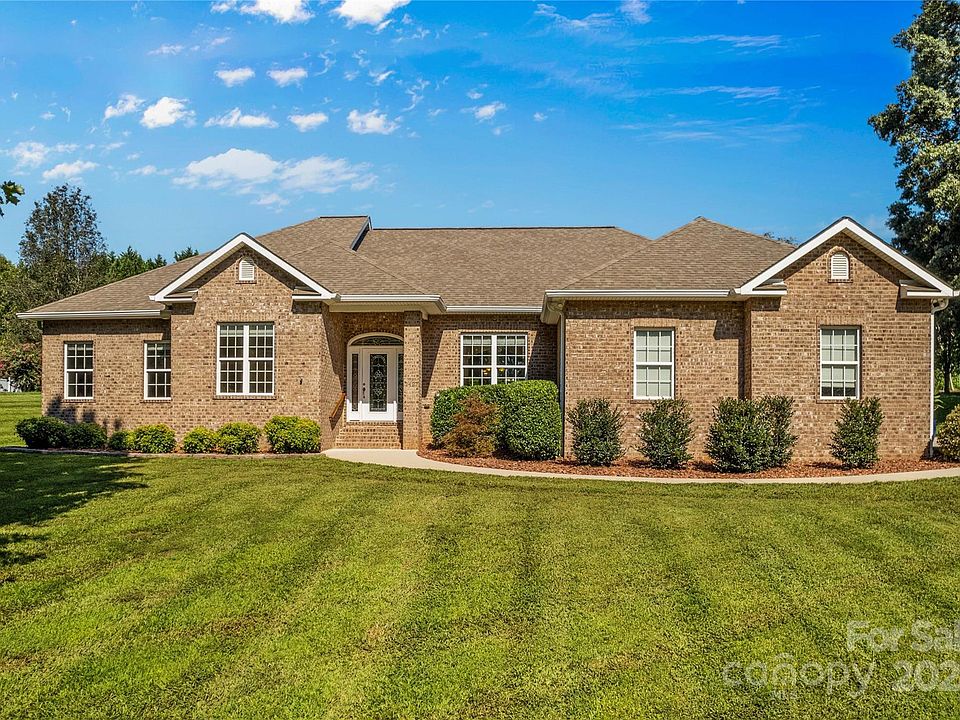 1st image of 2427 Falcon Ln