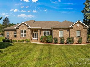 2427 Falcon Ln, Statesville, NC 28625