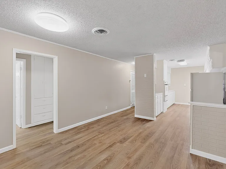 1016 Sproles Dr — Photo 10