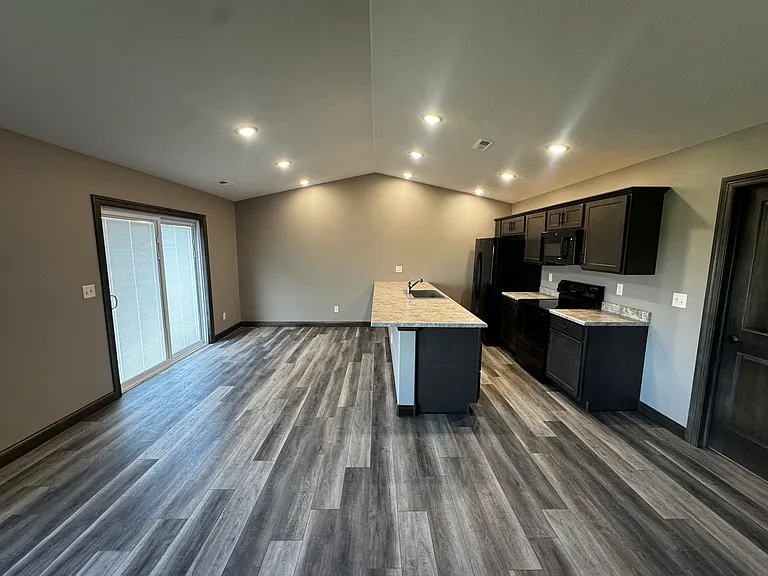 4010 E Avenue Pl — Photo 6