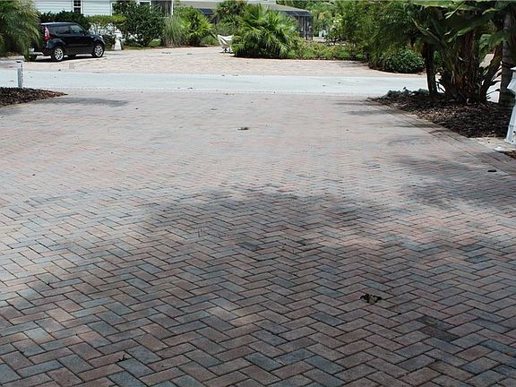5th image of 6923 Amanda Vista Cir