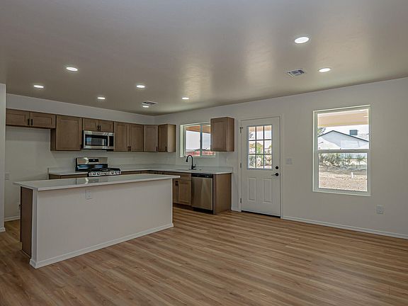 5th image of 555 W Frying Pan Rd