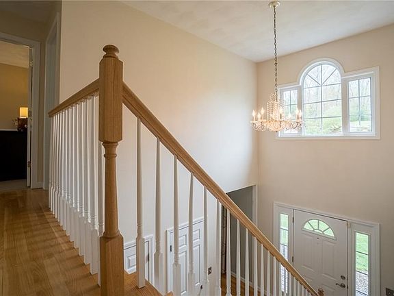 3rd image of 104 Linden Ln