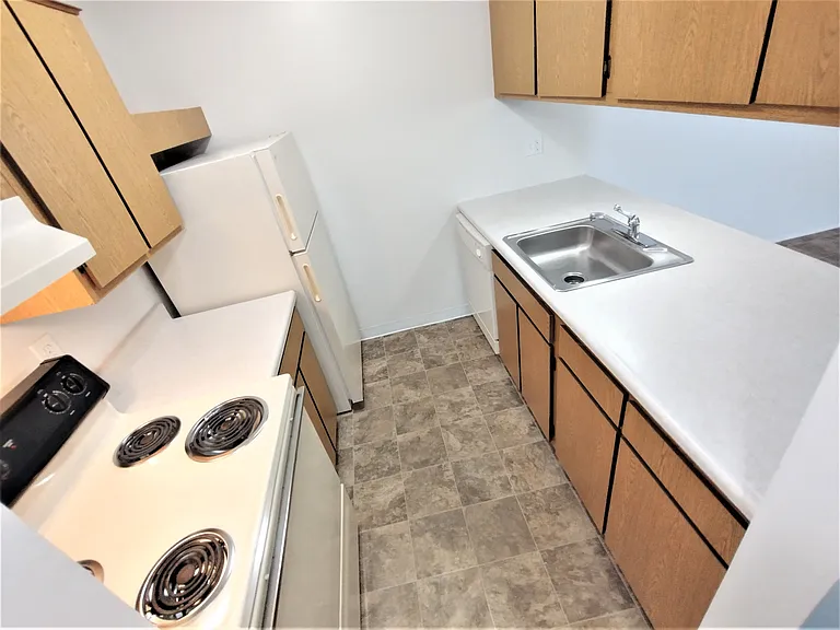 Charter Oaks Apartments — Photo 115