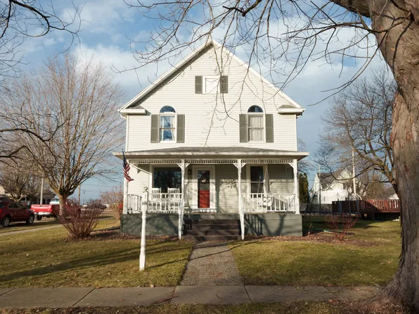 104 N Chicago Ave, Ladd, IL 61329