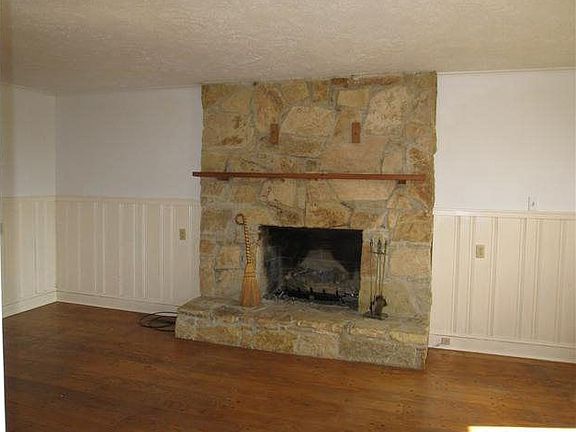 4th image of 939 Woodlawn Ter