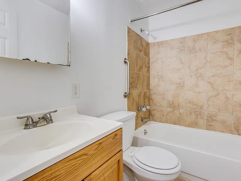 01 - 705 Brownsville — Photo 33