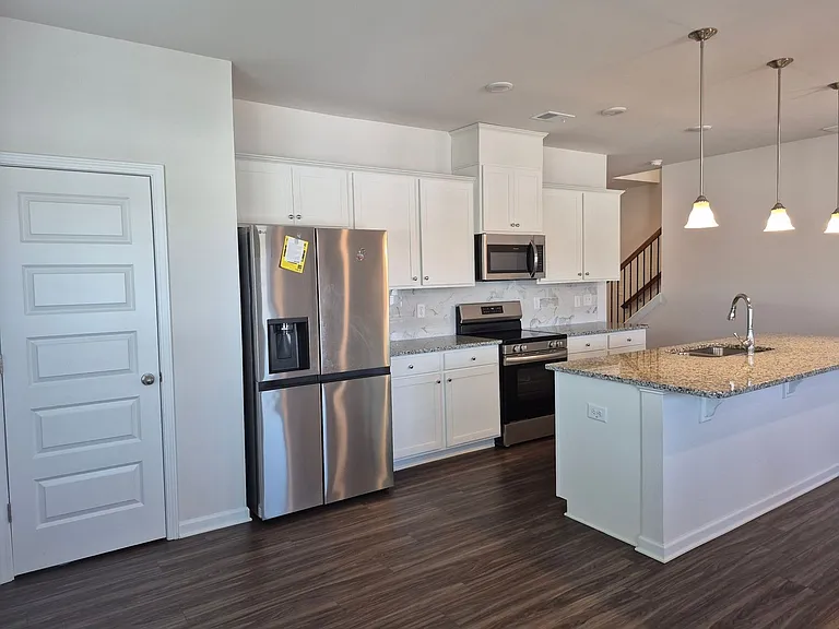 618 Blaven St — Photo 2