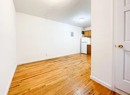 Rented by Kahen Properties | media 8