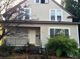 2050 NE Couch St APT 3, Portland, OR 97232