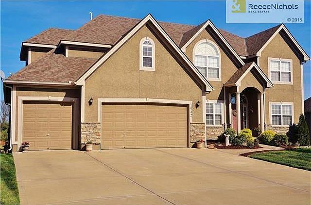 3rd garage bay is tandem all the way to back of the home.   You can fit boat, trailers, atvs.   Can fit to SUV's easily.   Can even set up a basketball goal for cold weather practice...