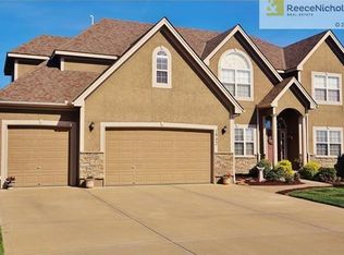 1932 NE Park Ridge Cir, Lees Summit, MO 64064