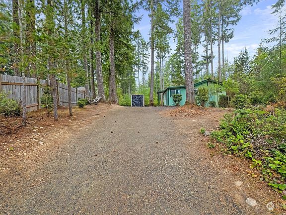 3rd image of 541 E Emerald Lake Drive E