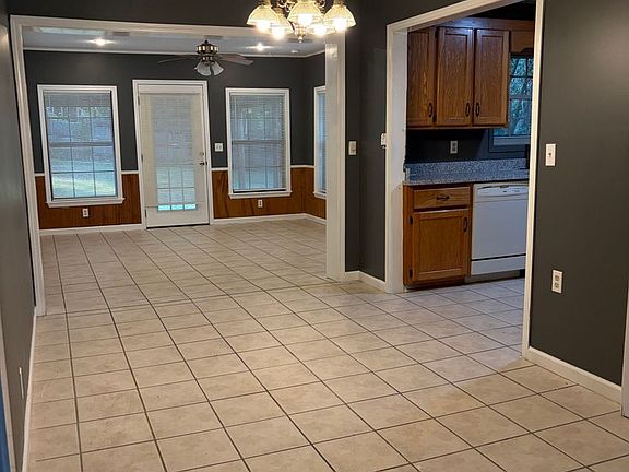 5th image of 3826 Springhill Dr
