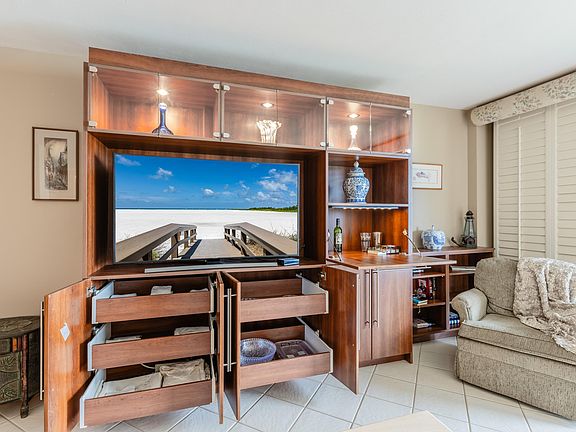 4th image of 601 Seaview Ct APT 211