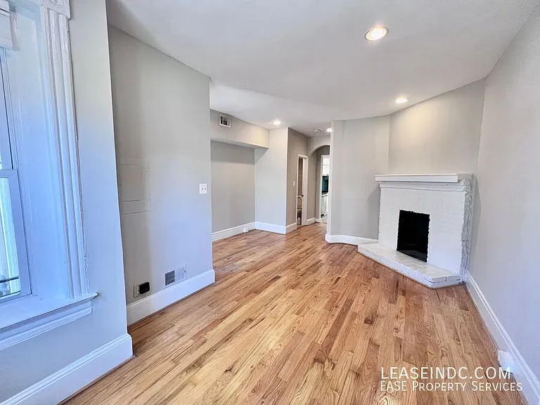 342 Elm St NW — Photo 5