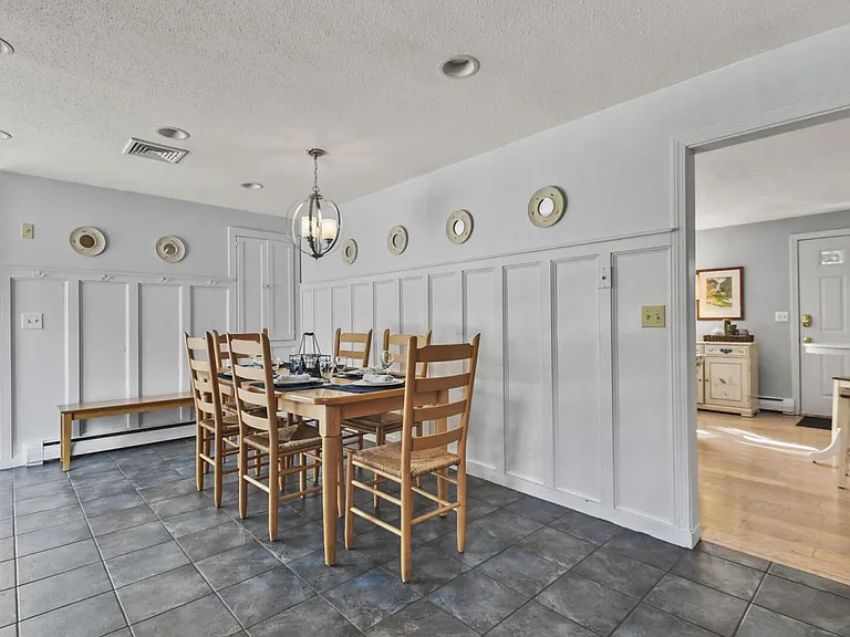 583 N Falmouth Hwy — Photo 9