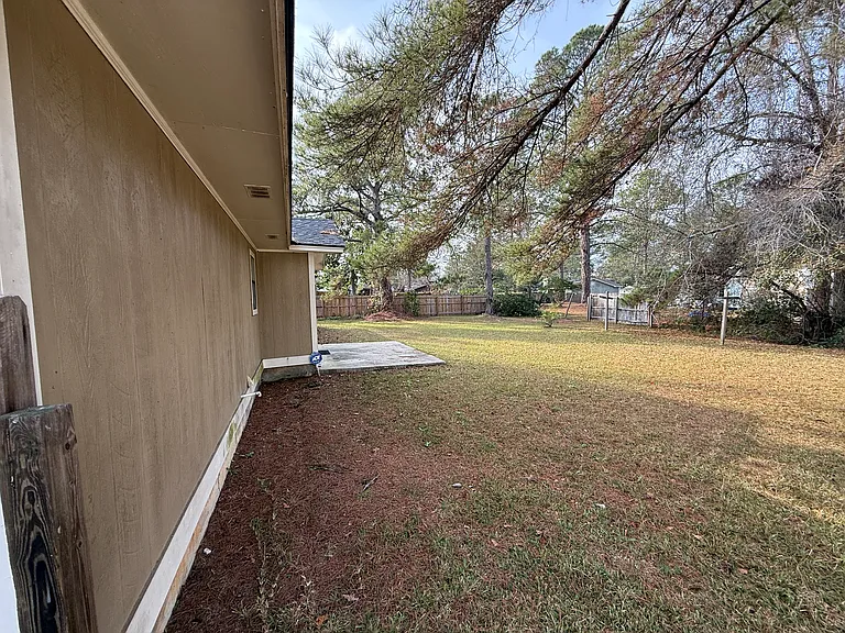 2020 Arkwright Dr — Photo 2