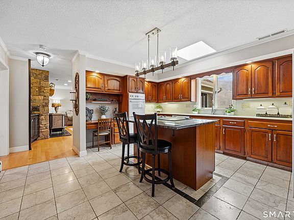 3rd image of 886 Maribou Court