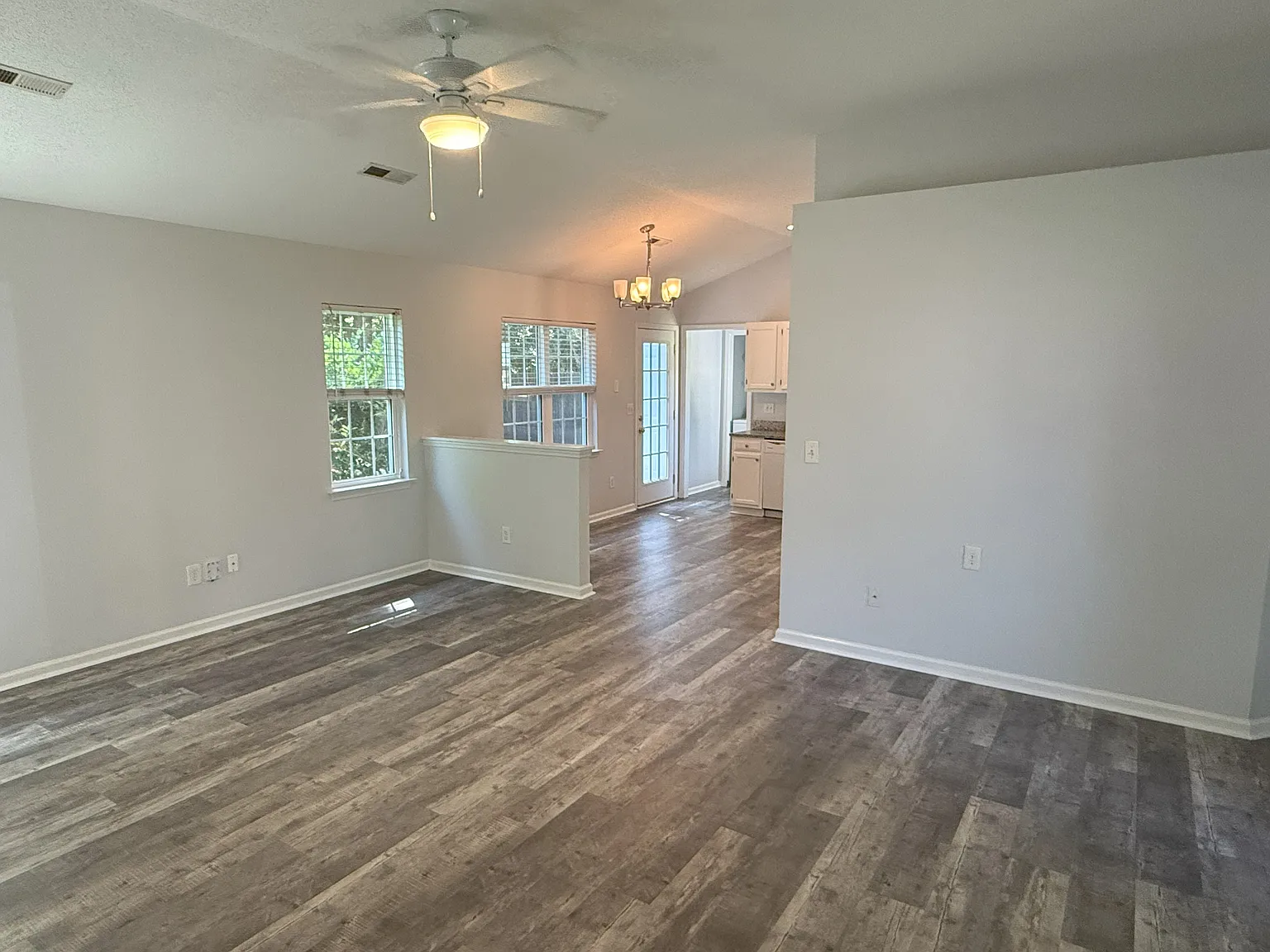 3 bed, 1221 sqft, $2,100 — Photo 3