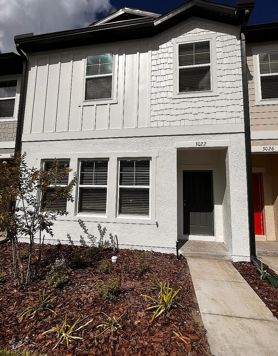 3 bed, 1594 sqft, $2,300 — Photo 2