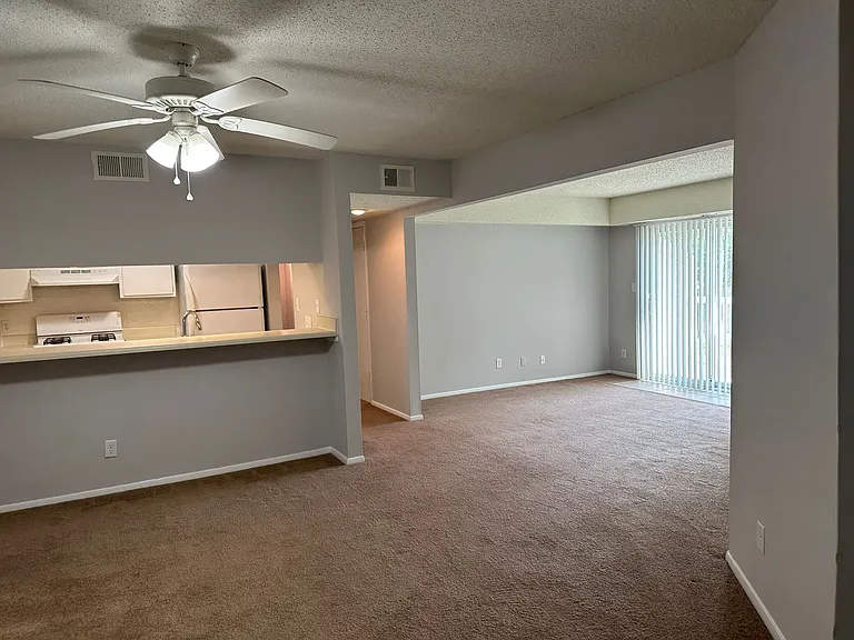 Coventry Court West Apartments — Photo 57