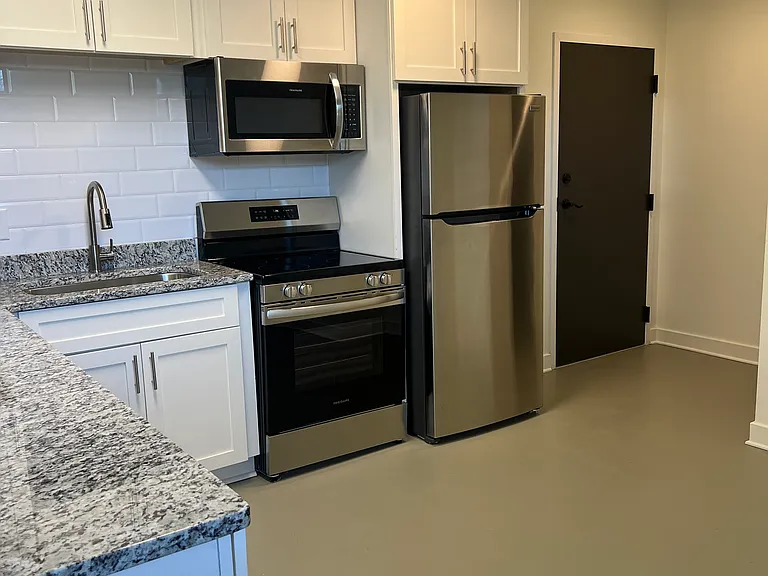 Pulaski Lofts — Photo 39