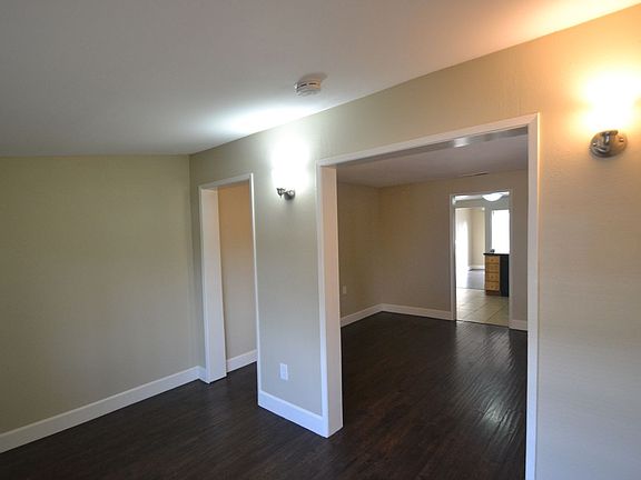 2nd image of 21514 Cohasset St