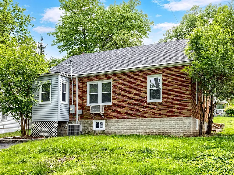 12 Spring Dr — Photo 20