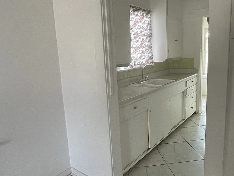 1026 N 5th Ave — Photo 5