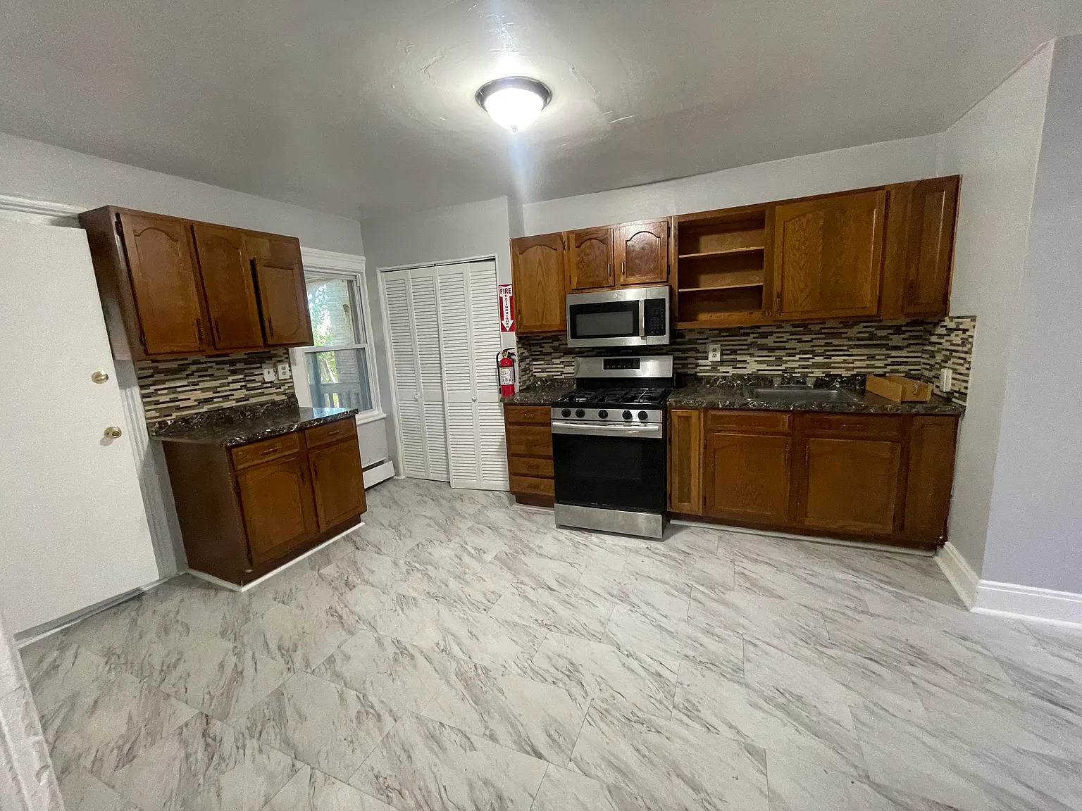 4 bed, 1200 sqft, $2,200 — Photo 4