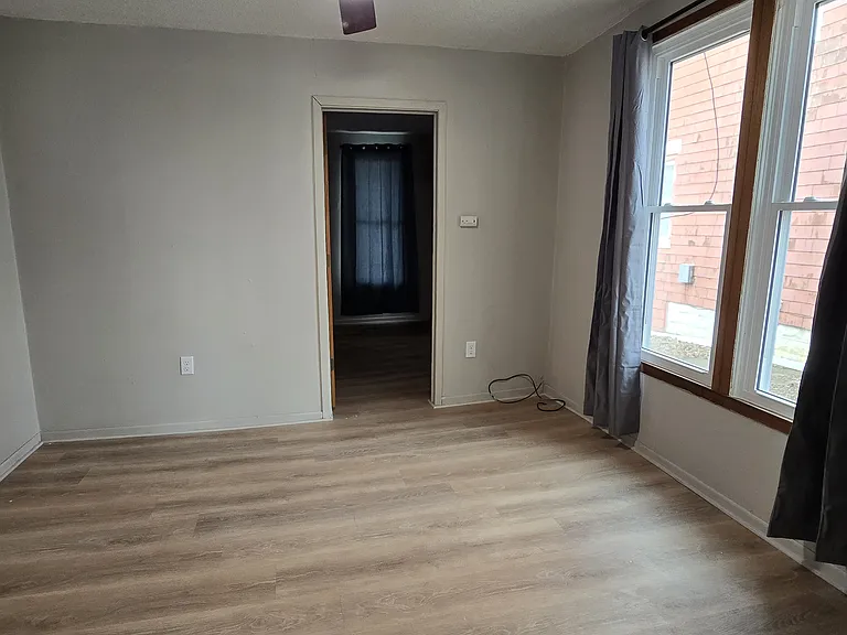 137 4th Ave SE #1 — Photo 3