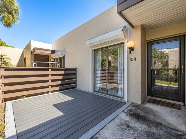 104 Pinebrook Dr, Fort Myers, FL 33907