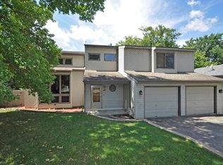 1210 Idlewild Dr, Round Lake Beach, IL 60073