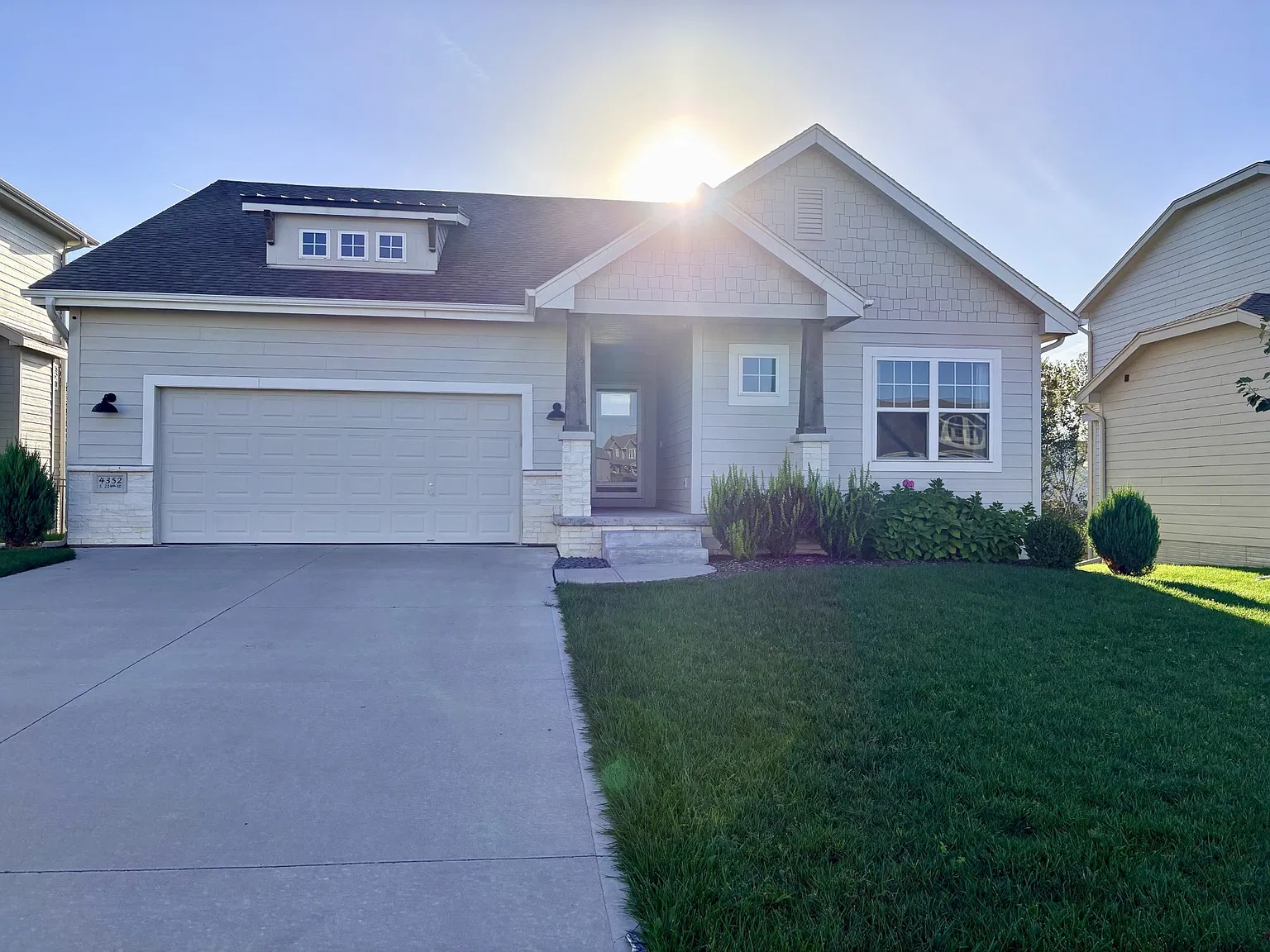5 bed, 2683 sqft, $2,950 — Photo 2