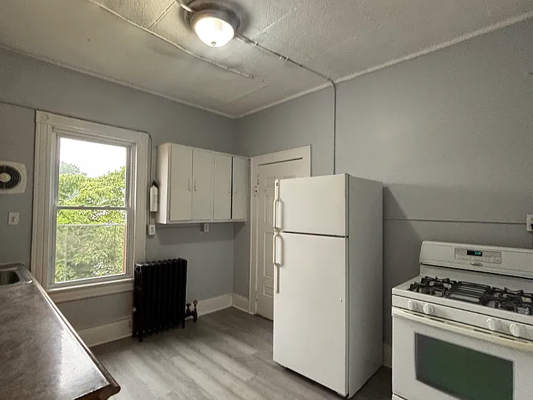 342 W Grand Ave #B — Photo 6