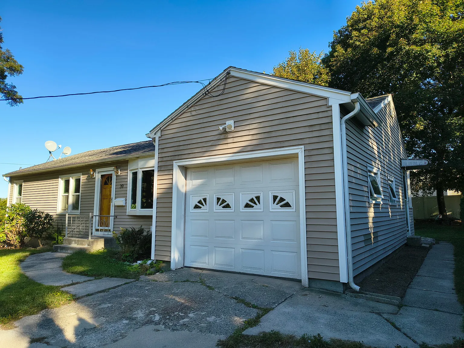 3 bed, 2218 sqft, $2,750 — Photo 1