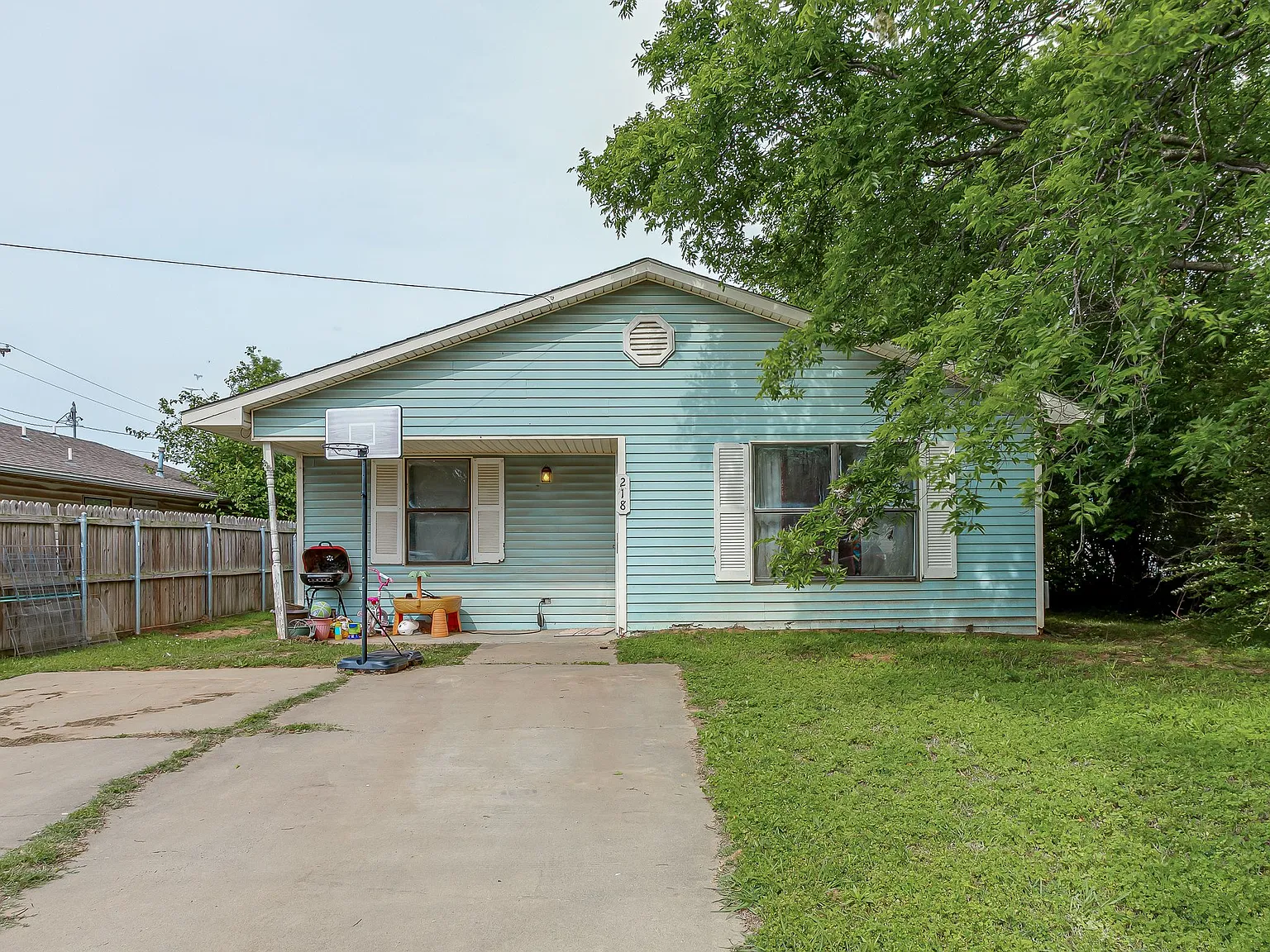 3 bed, 1098 sqft, $950 — Photo 2